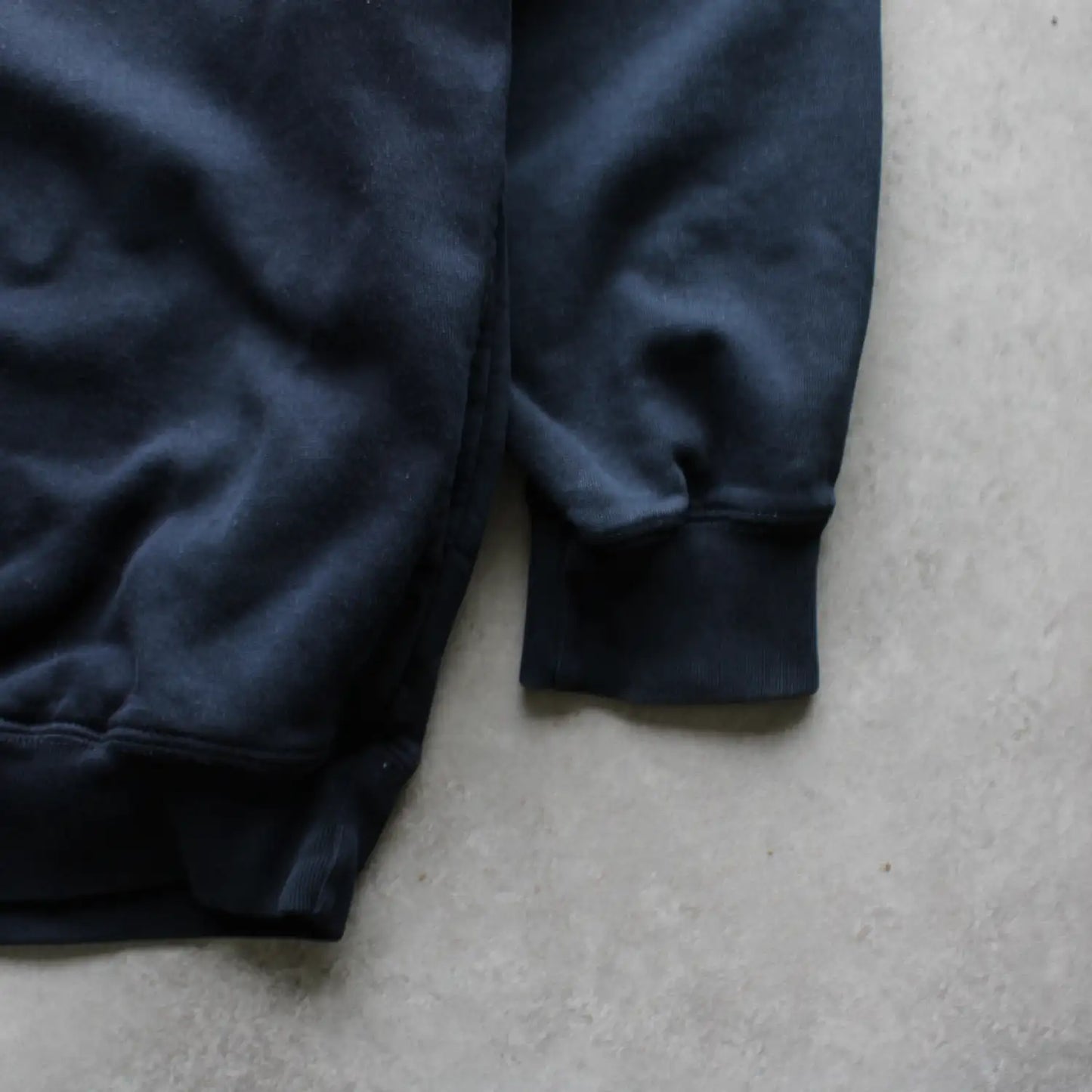 Brandy Melville “Niagara Falls Canada” Sweatshirt – Black (Man-XL)