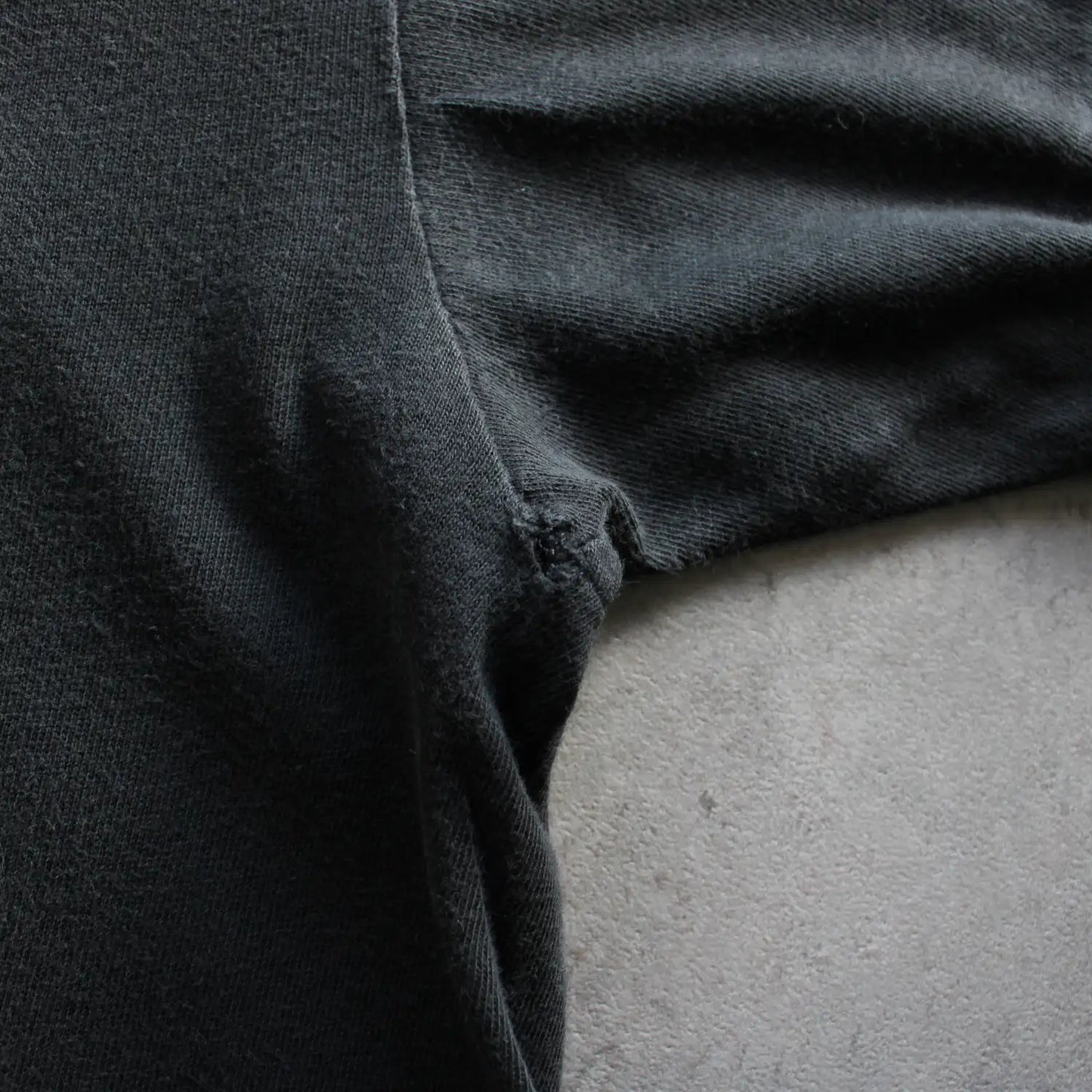 Vintage Looney 1993 Tunes “Taz vs Daffy” Boxing Double-Sided T-Shirt – Black (Man-M, Flawed)