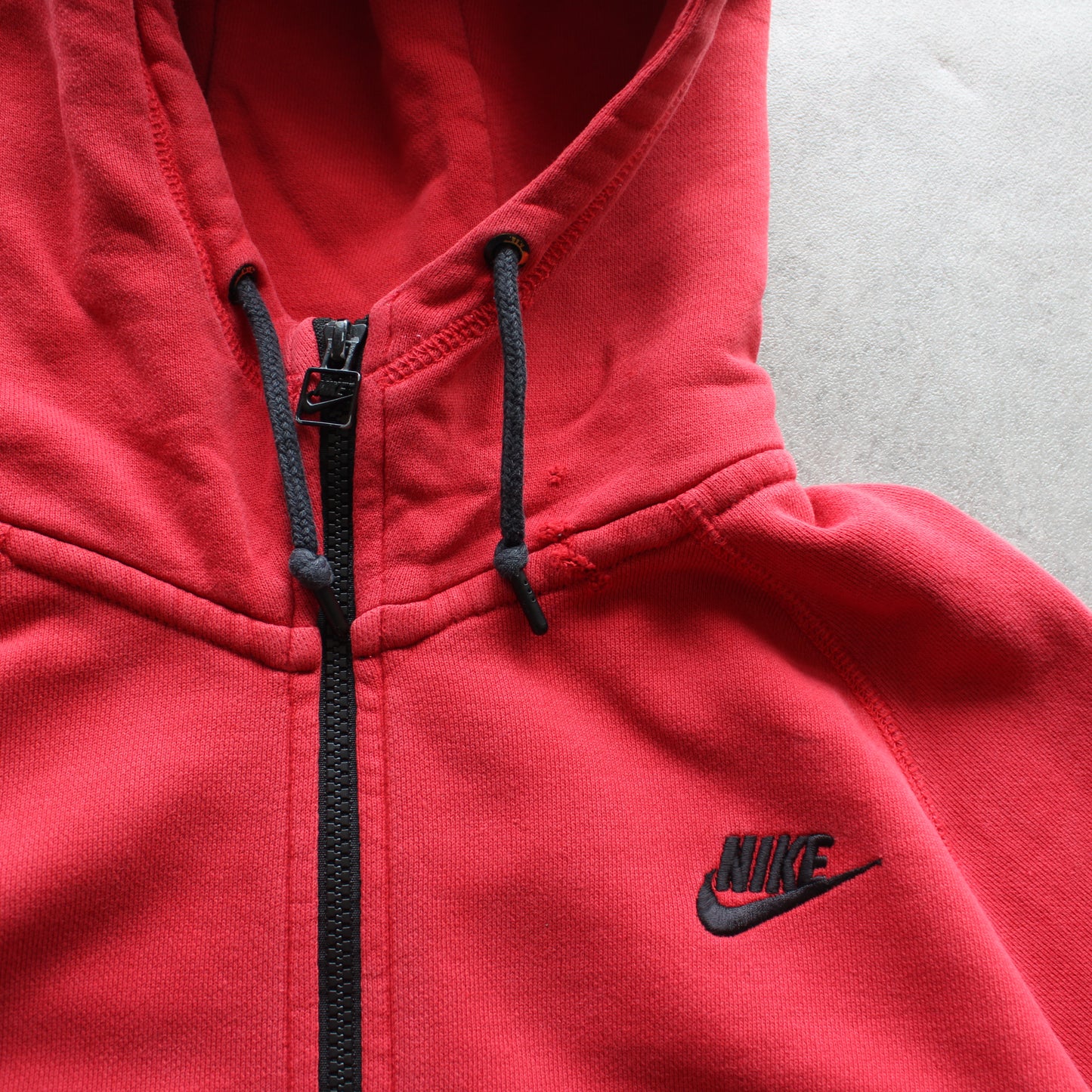 Nike Hoodie mit gesticktem Logo und Reißverschluss (Herren-L) [DISTRESSED]