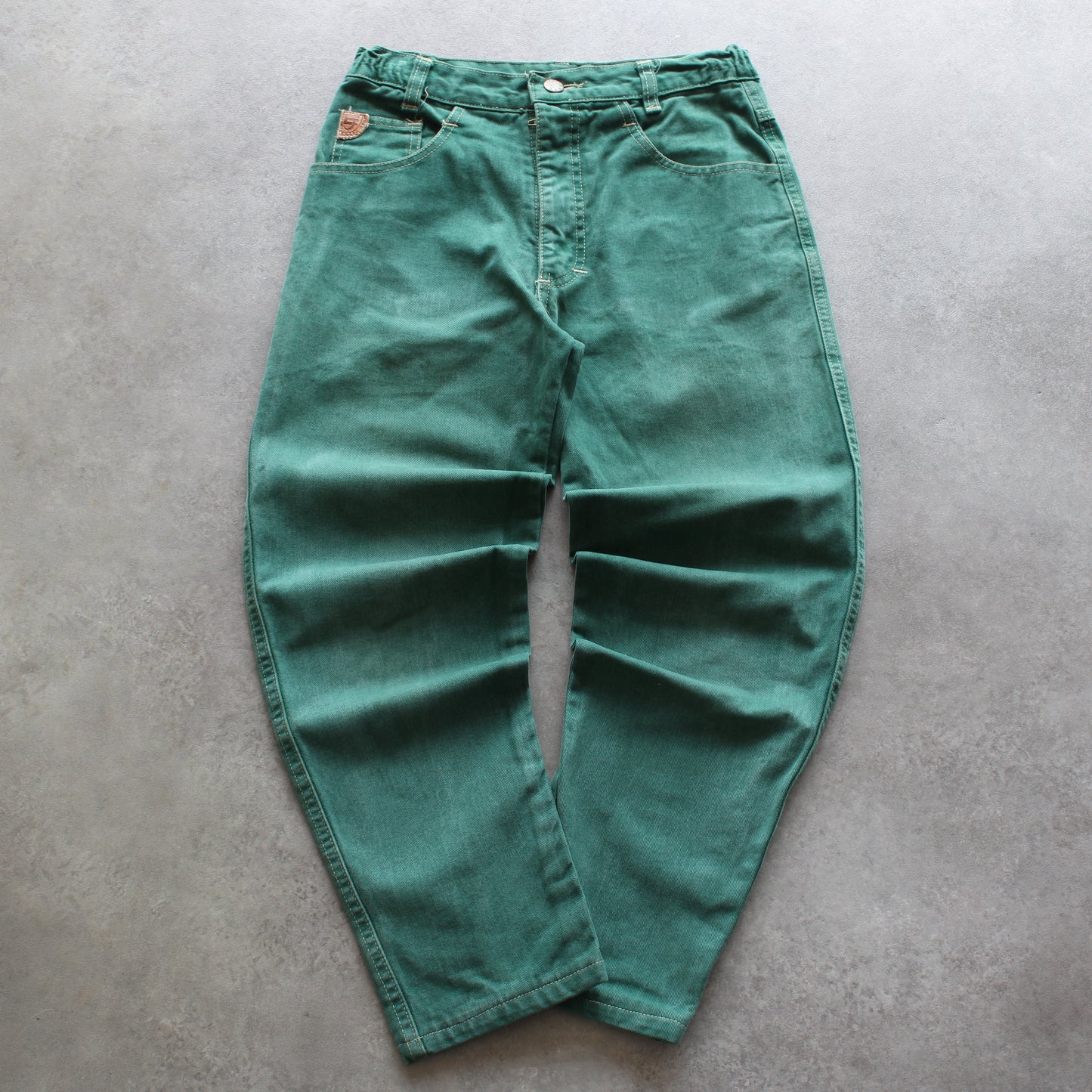 Jeans mit Vintage-Stickerei (Mann-W28)