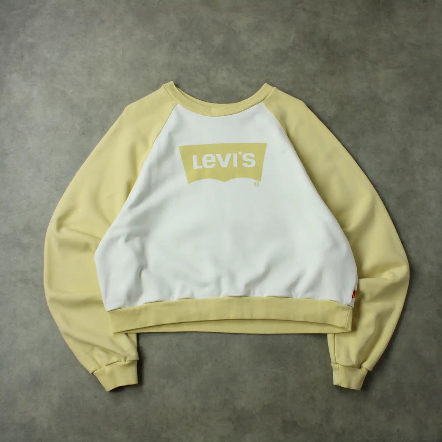 Levi’s Cropped Logo Sweatshirt – White/Yellow (Woman-M)