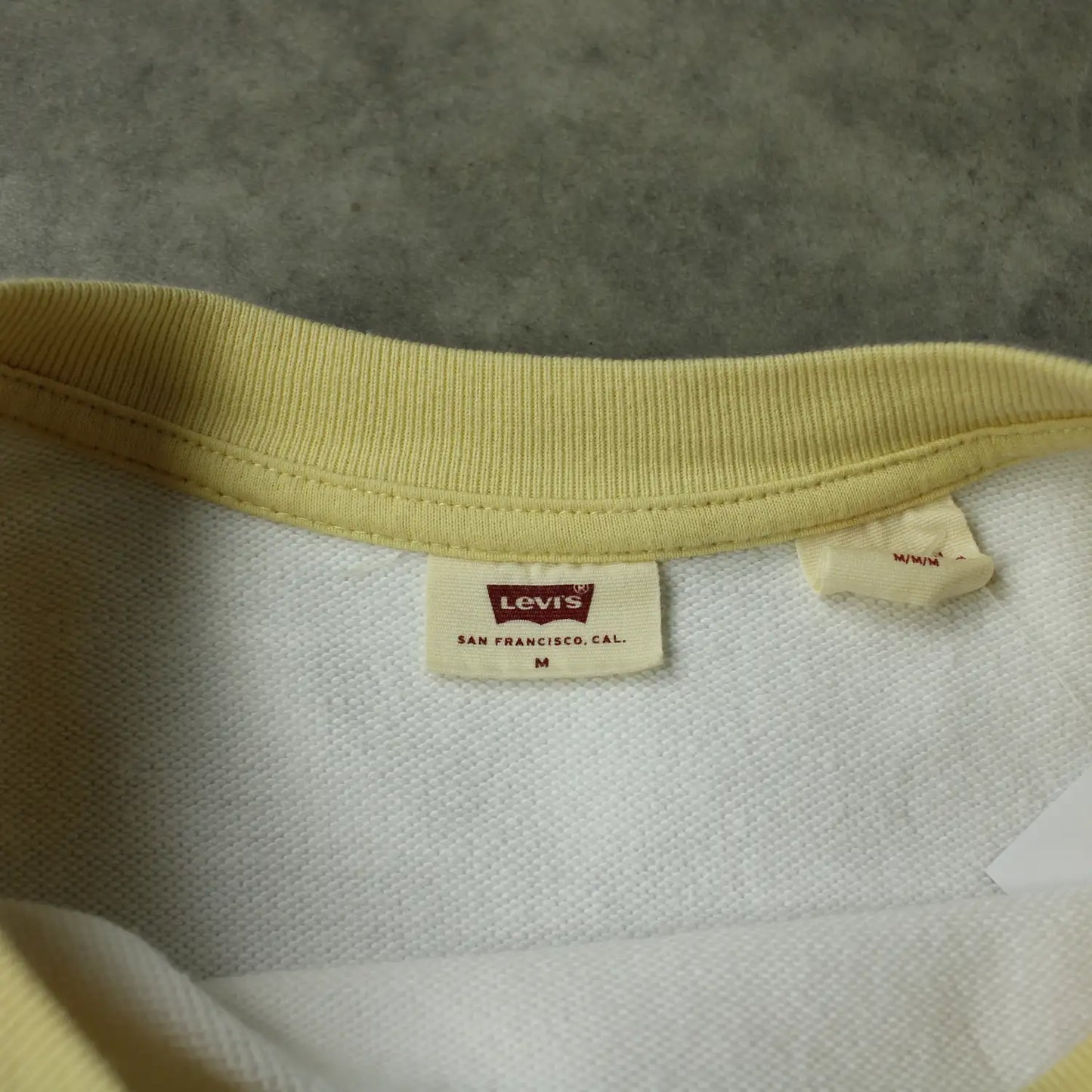 Levi’s Cropped Logo Sweatshirt – White/Yellow (Woman-M)