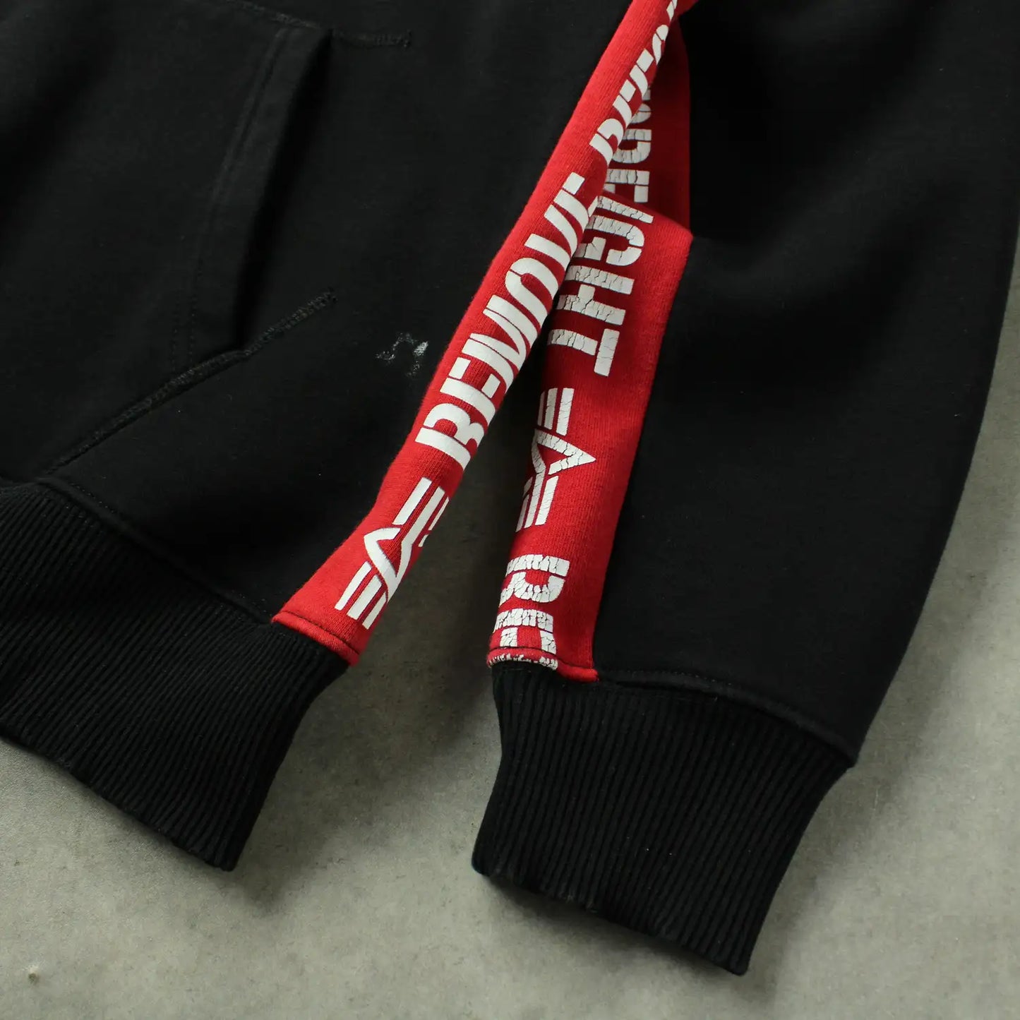 Alpha Industries Hooded Sweatshirt – Black/Red (Man-L)