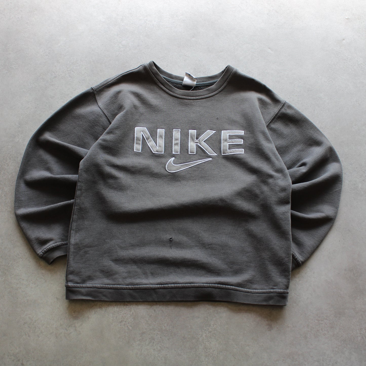 Nike Embrioed Crewneck Sweatshirt (Woman - M) [SPOTTED]