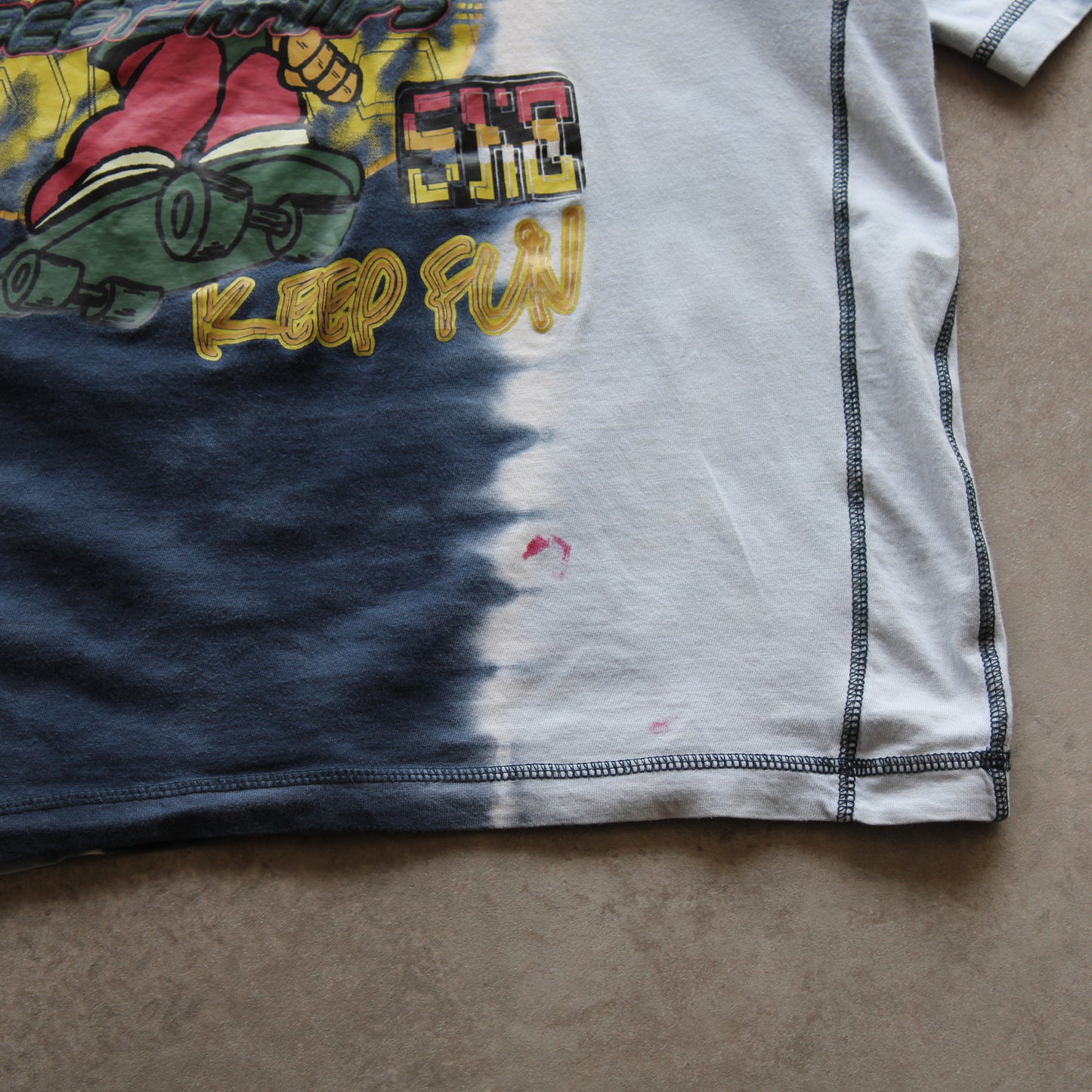 Keep Fun bedrucktes T-Shirt (Kind - 152 cm) [GEFLECKT]