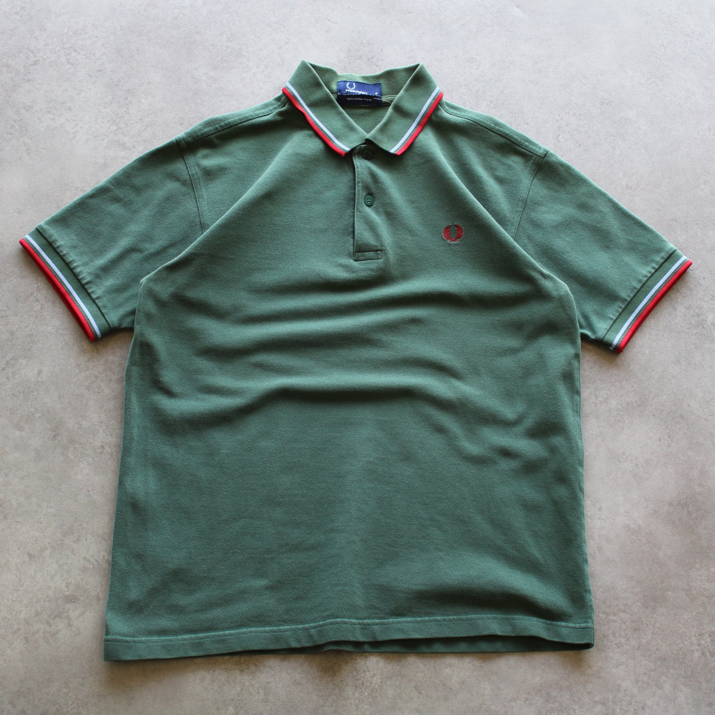 Fred Perry Poloshirt mit kleinem bestickten Logo (Herren, M)