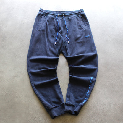 Nike Embrioed Small Logo Sweat Pants (Man-M)