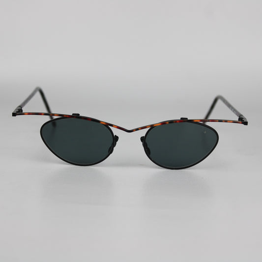 Cat Eye Vintage Sunglasses – Tortoiseshell Frame & Dark Lenses