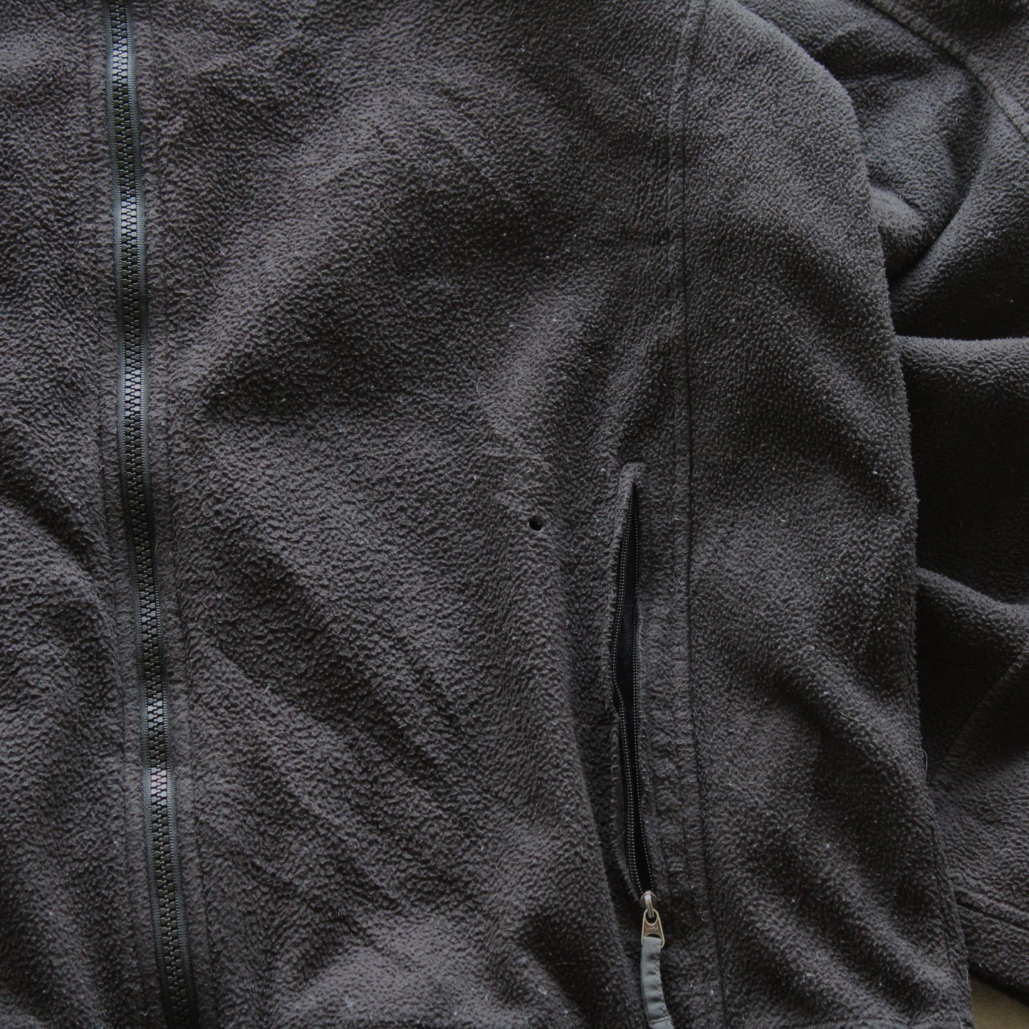 The North Face Embrioed Small Logo Fleece Zip Up (Man-L) [SPOTTED]