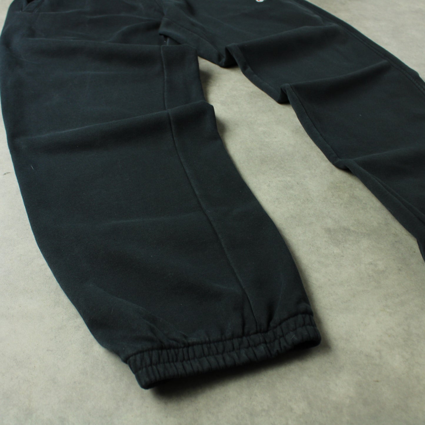 Champion Classic Logo Sweatpants – Black (Man-XL)