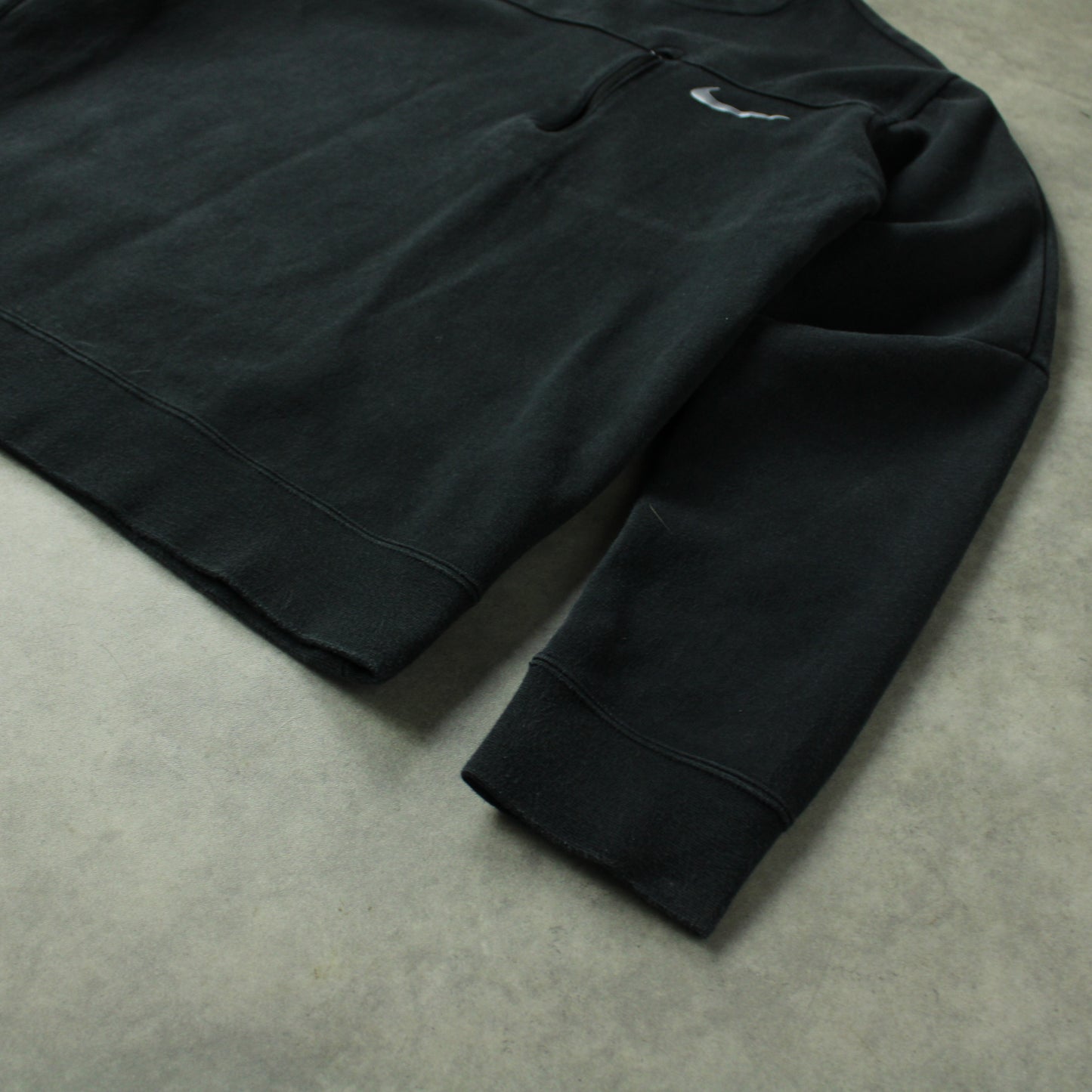 Nike Swoosh Crewneck Sweatshirt – Black (Man-L)