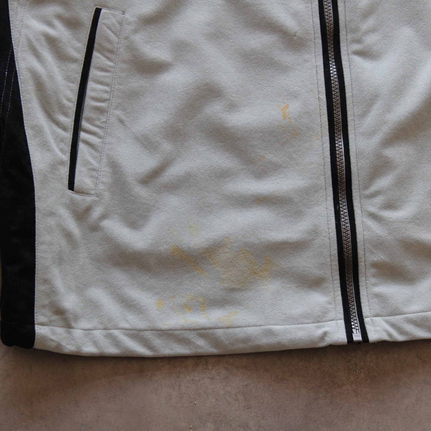 Black & Grey Zip Up Sweater (Man-L) [SPOTTED]